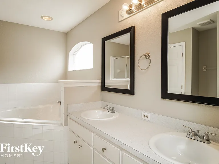 835 Summer Glen Dr — Photo 10