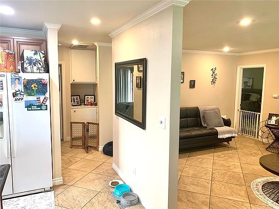 3rd image of 1913 Wallace Ct
