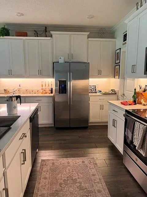 3 bed, 2.5 bath, 2114 sqft, $2,500 — Photo 2