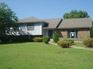 915 SW 19th St, Blue Springs, MO 64015