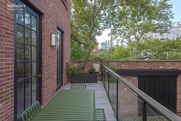 Sold by Sotheby's International Realty | media 10