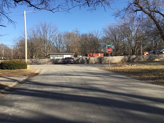 5th image of 501 NW Falk Dr