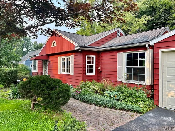 212 Homewood Dr, Fayetteville, NY 13066