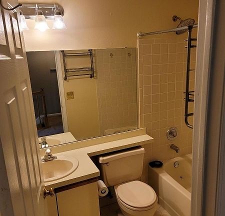 5th image of 8 Vaughan Dr #1