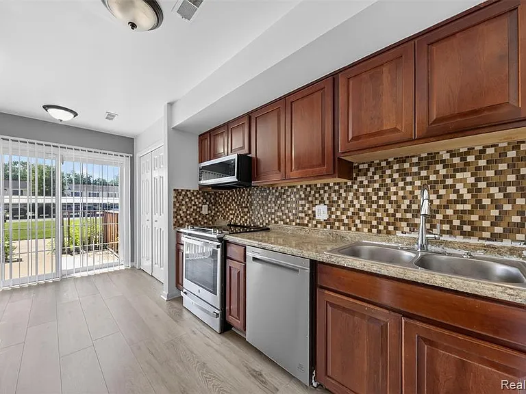 16515 Terrace Village Dr — Photo 14
