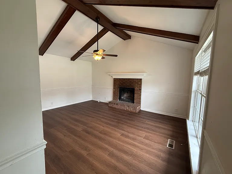 153 Arsenal Dr — Photo 2