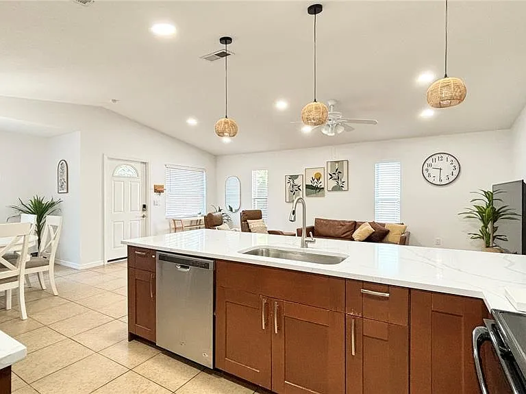 2431 Loma Linda St — Photo 11