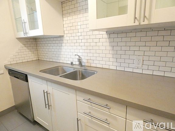 2nd image of 1000 Palm Ave #3