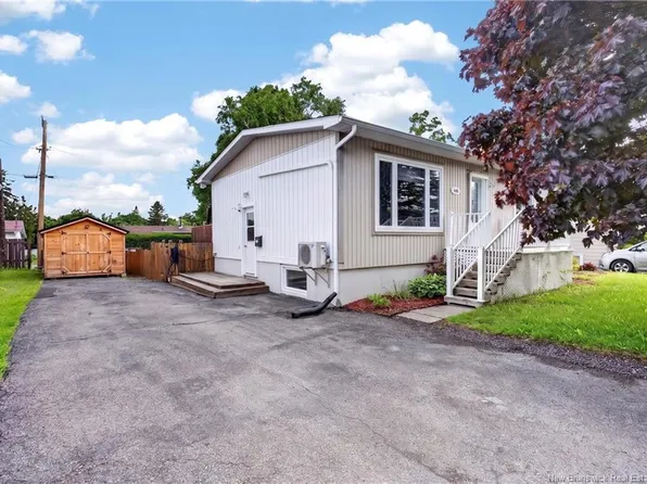 343 Dover St, Campbellton, NB E3N 3M8