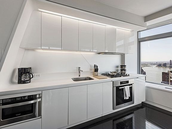 5th image of 123 Washington St APT 36B