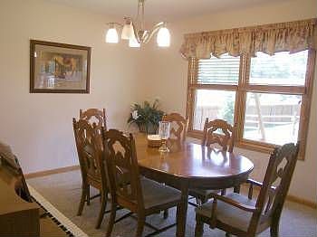 4th image of 4660 Amelia Dr