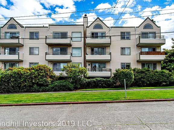 3rd image of 2100 California Ave SW APT 204