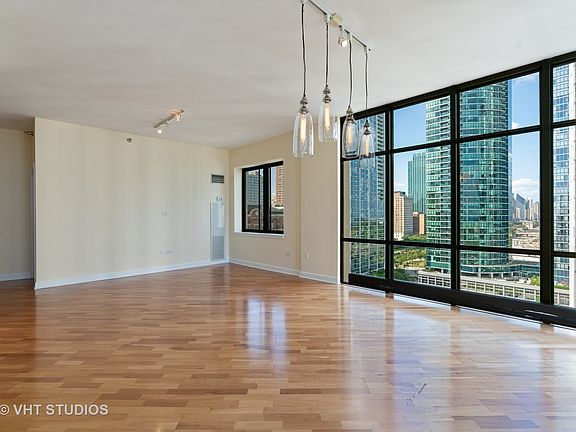 4th image of 1322 S Prairie Ave Unit 1512