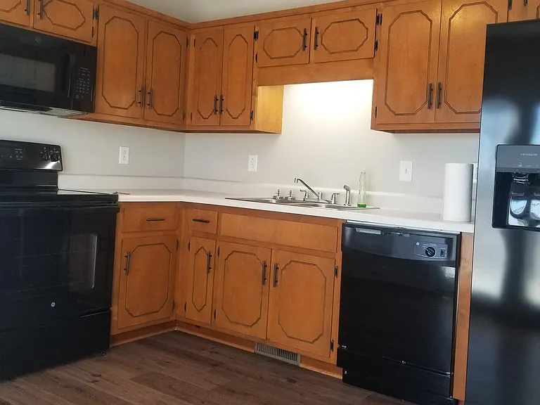952 Van Buren Ave — Photo 8