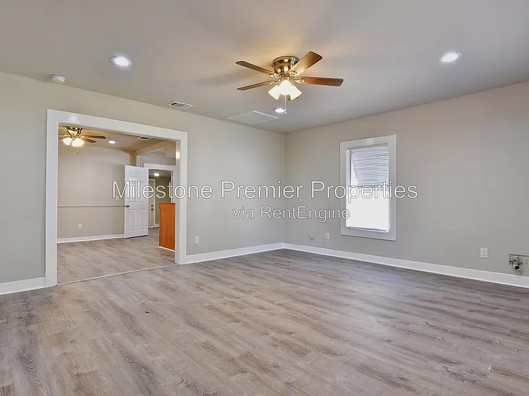 608 W Murray St — Photo 2