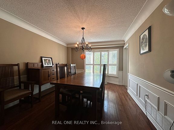 2nd image of 3944 Glamis Ct