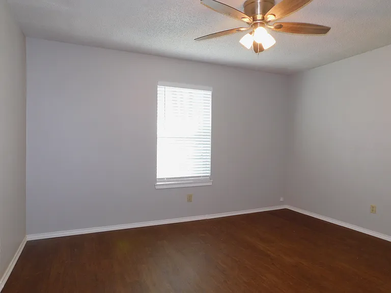 2214 Bernard St #2214 — Photo 11