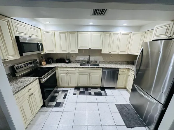 846 NW 81st Ter #6, Plantation, FL 33324