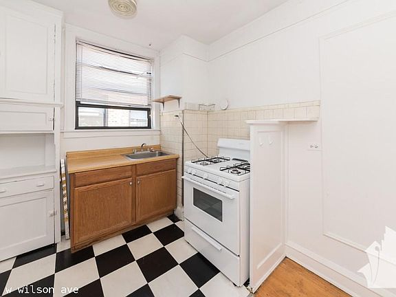 3rd image of 1940 W Wilson Ave #1722