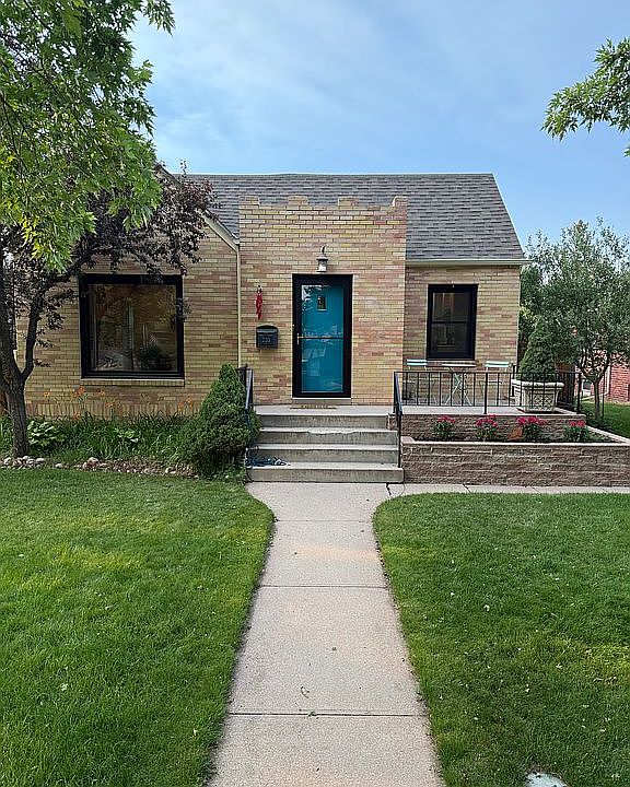 1st image of 220 W 4th Ave