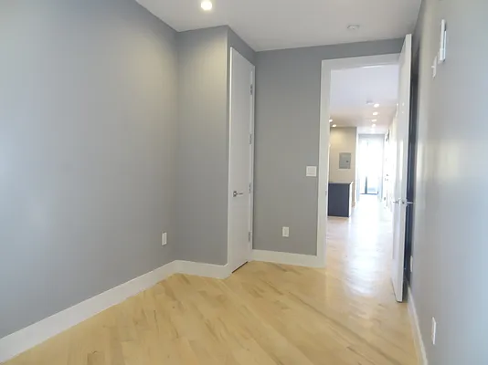 Rented by Premier Metro Realty Corp | media 25