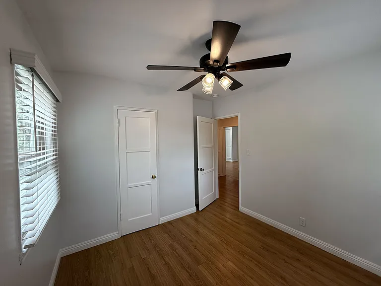4123 1/2 W Toluca Lake Ave #4123-1/2 — Photo 24