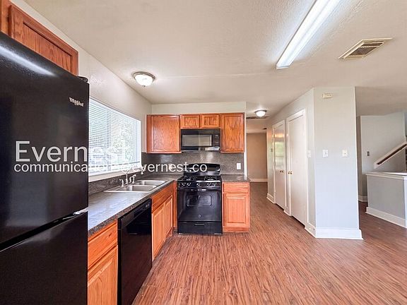 3rd image of 1043 Grassy View Dr