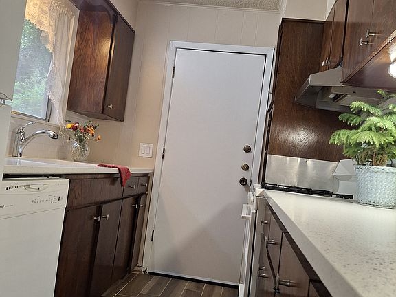4th image of 3406 S Oak Dr