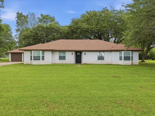 1674 Bassett St, Orange, TX 77632