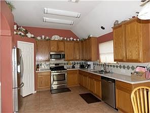 2nd image of 905 Indian Run Dr