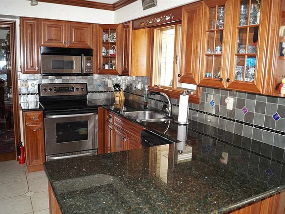 3rd image of 937 Bluecrest Dr