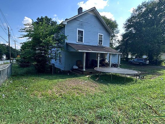 3rd image of 3402 Maple Rd SE
