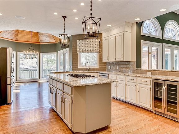 3rd image of 605 Holley Lake Rd