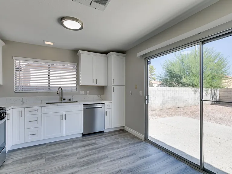 8292 Palmada Dr — Photo 17