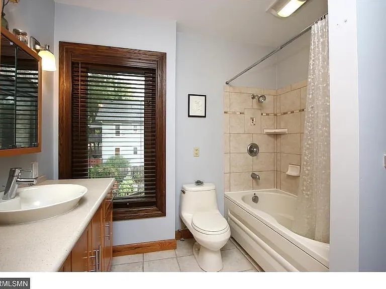 248 Saint Albans St N — Photo 11