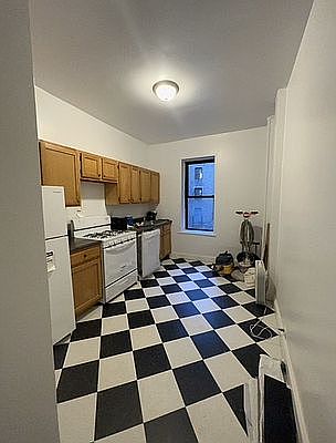4th image of 25 Eastern Pkwy APT 1A