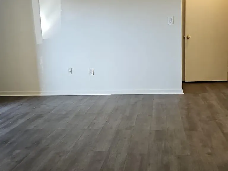 909 Ravens Crest Dr — Photo 10