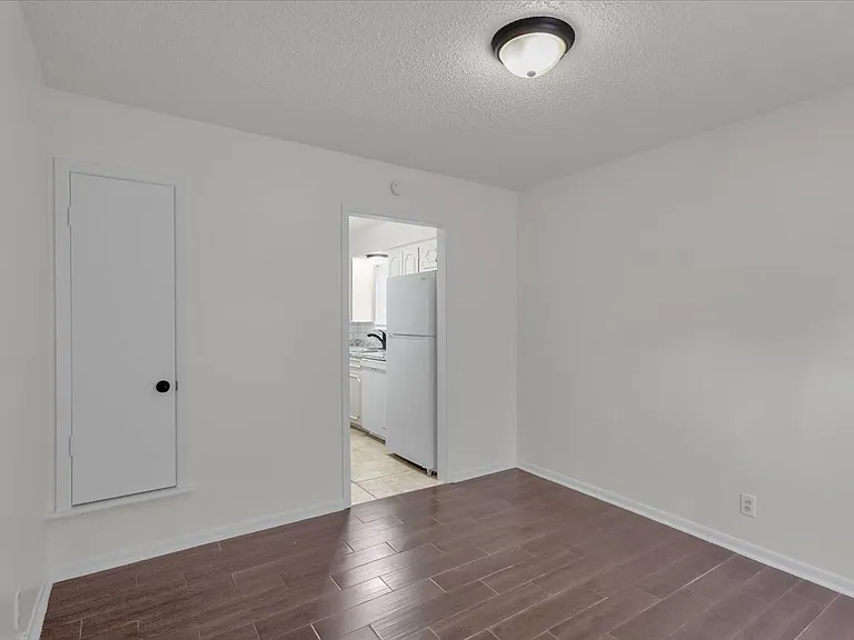 1312 N Travis St — Photo 11