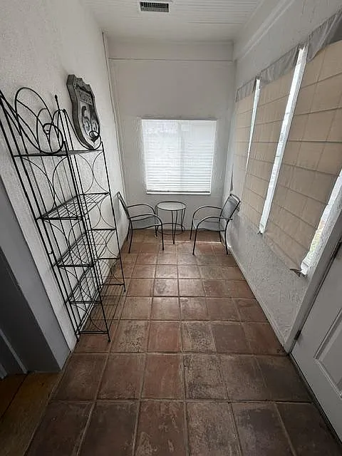 1820 Lomas Blvd NW — Photo 2