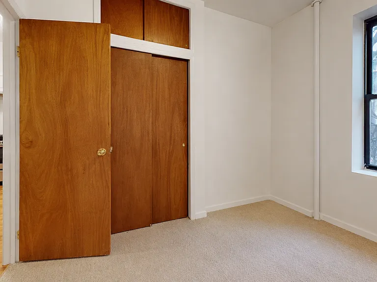 240 Waverly Pl #4 — Photo 7