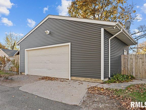 2nd image of 517 W Dover Ct