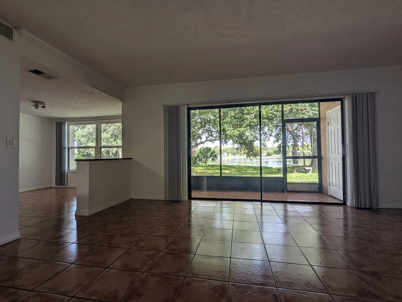 2 bed, 1150 sqft, $1,749 — Photo 3
