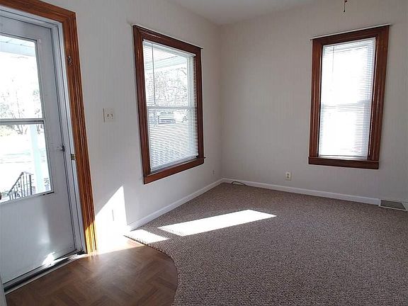 4th image of 615 N Saginaw St
