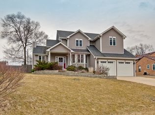 219 Briar Ln, Lindenhurst, IL 60046