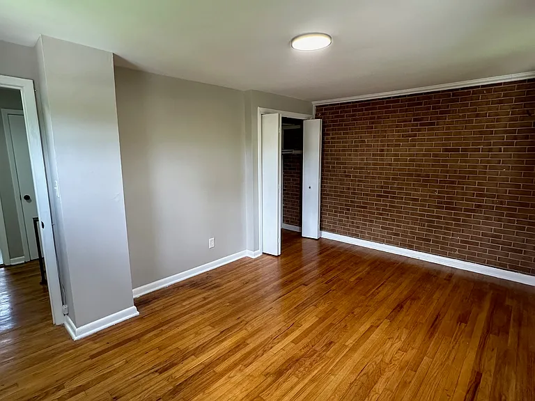1599 Ingleside Ave — Photo 3