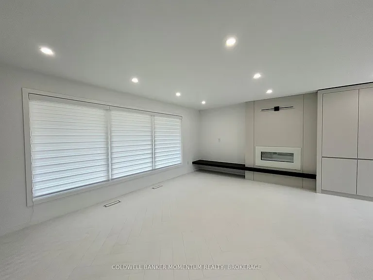 413 Queenston Rd — Photo 9