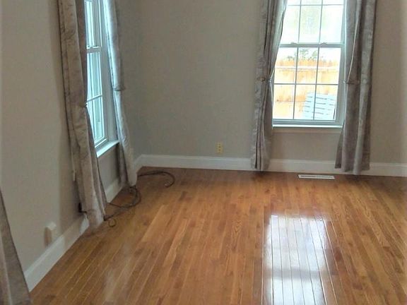 4th image of 972 Altamont Blvd