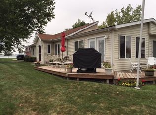 11890 N Strohs Dr, Syracuse, IN