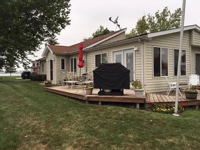 11890 N Strohs Dr photo 1