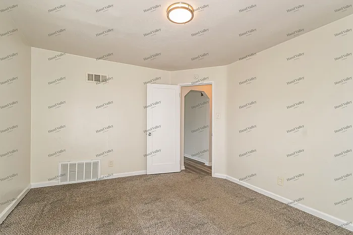 9528 Ridge Ave — Photo 7